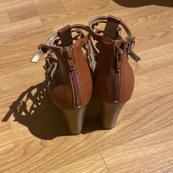 SO brown strappy chunk heels with double ankle close 8.5 woman’s - Picture 3 of 4